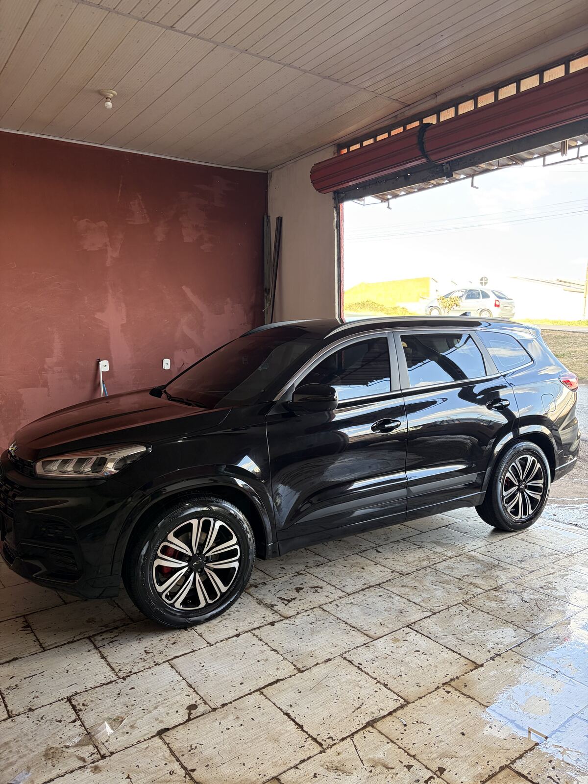 Veículo finalizado pela Sofisticar após estética automotiva premium